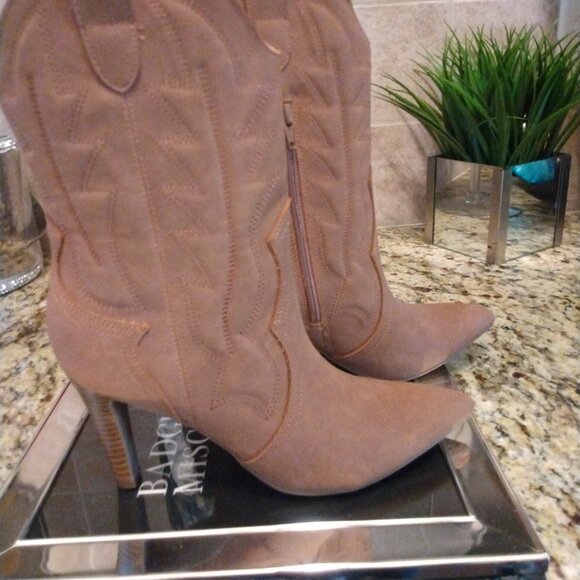 Brand New Women's Boots - Picture 3 of 3